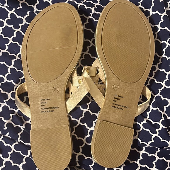 Vintage 7 Eight gold medallion flip-flops- New - Picture 2 of 5